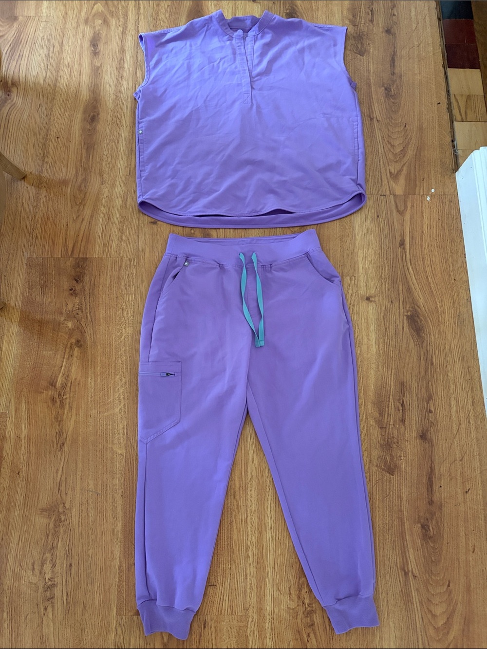 Figs Technical Collection Women's Lavender Jogger Top & Pants - Size L - Picture 3 of 14
